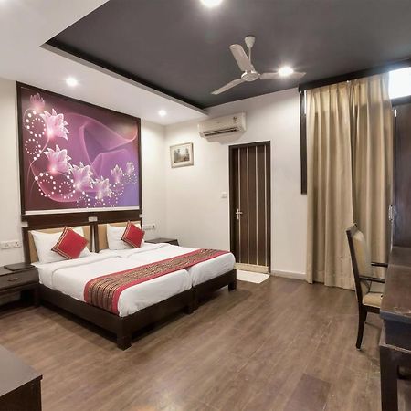 Oyo 9841 The Vivir 1 Hotel Noida Exterior photo