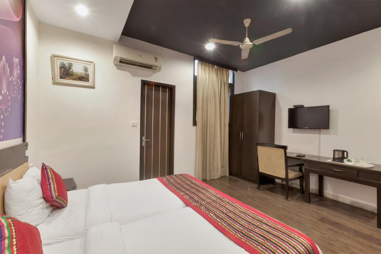 Oyo 9841 The Vivir 1 Hotel Noida Exterior photo
