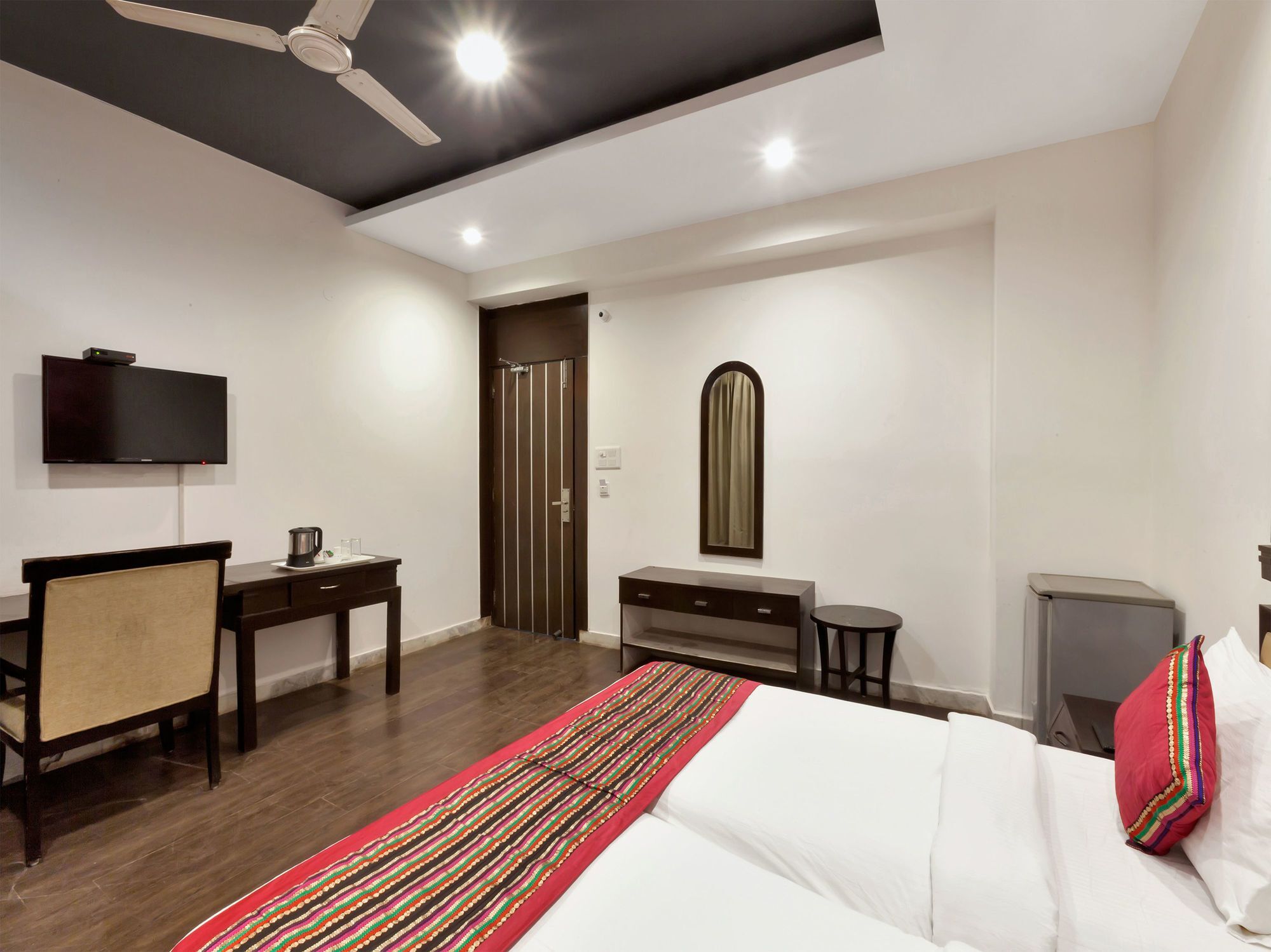 Oyo 9841 The Vivir 1 Hotel Noida Exterior photo