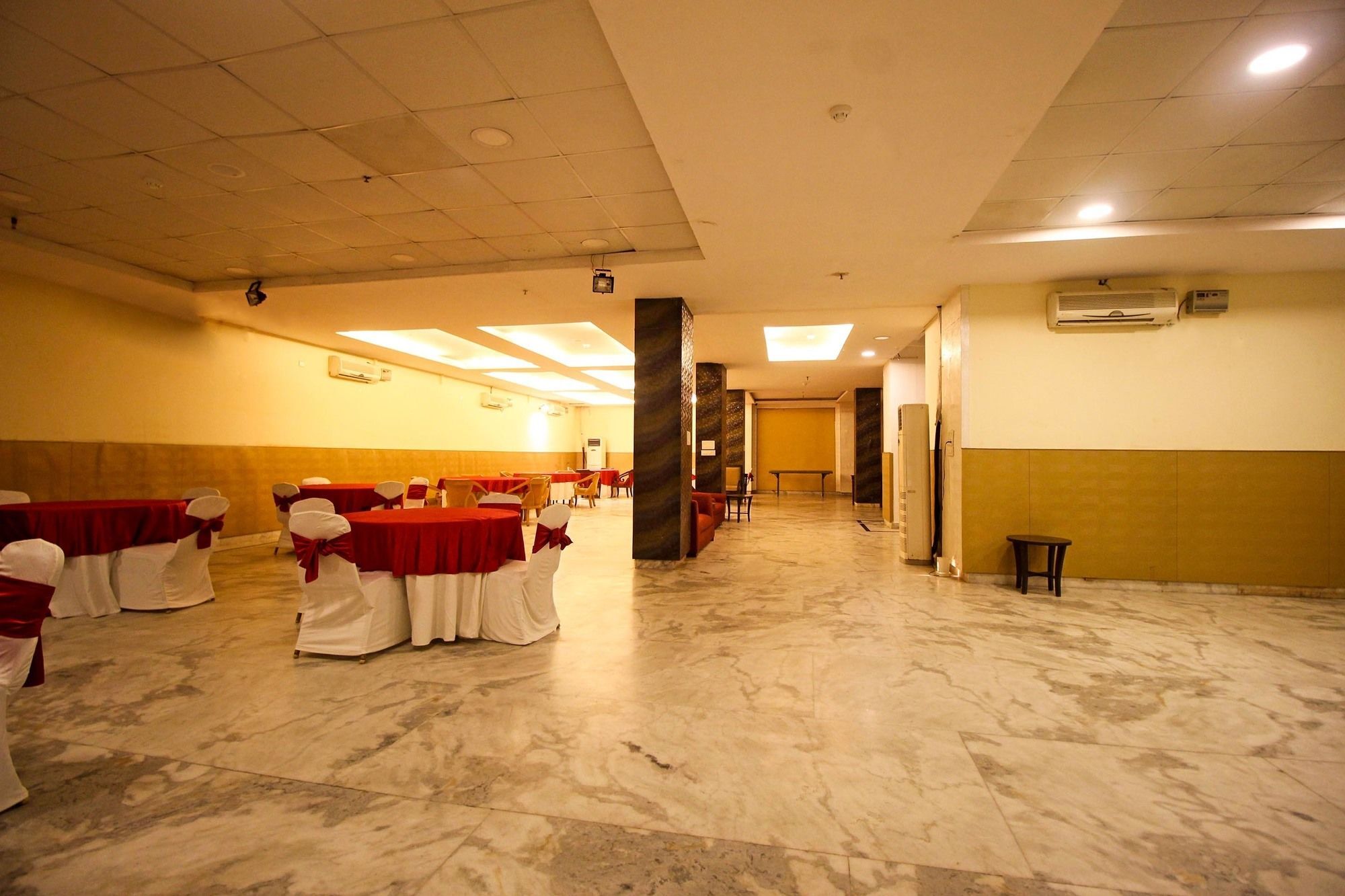 Oyo 9841 The Vivir 1 Hotel Noida Exterior photo