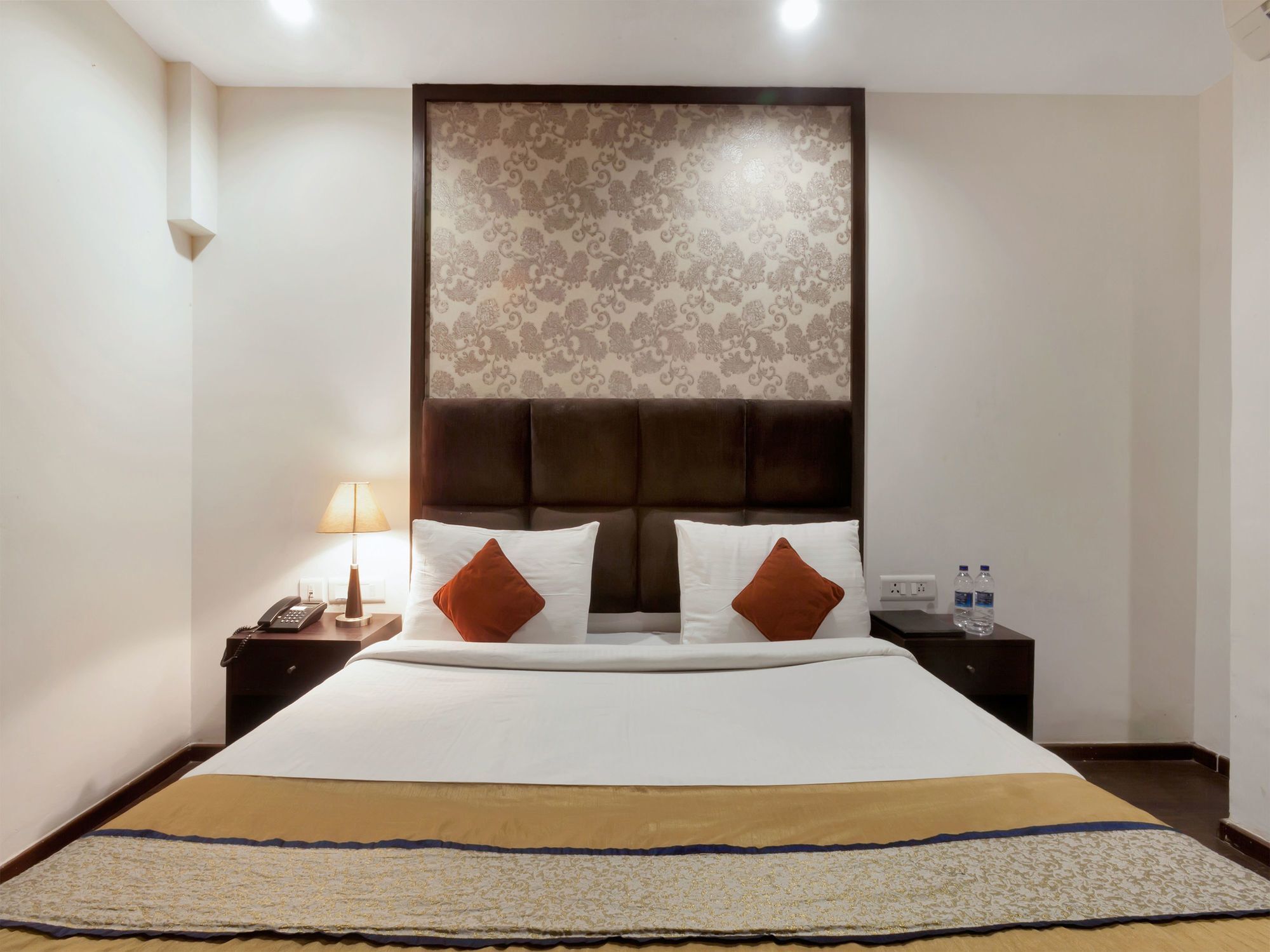 Oyo 9841 The Vivir 1 Hotel Noida Exterior photo