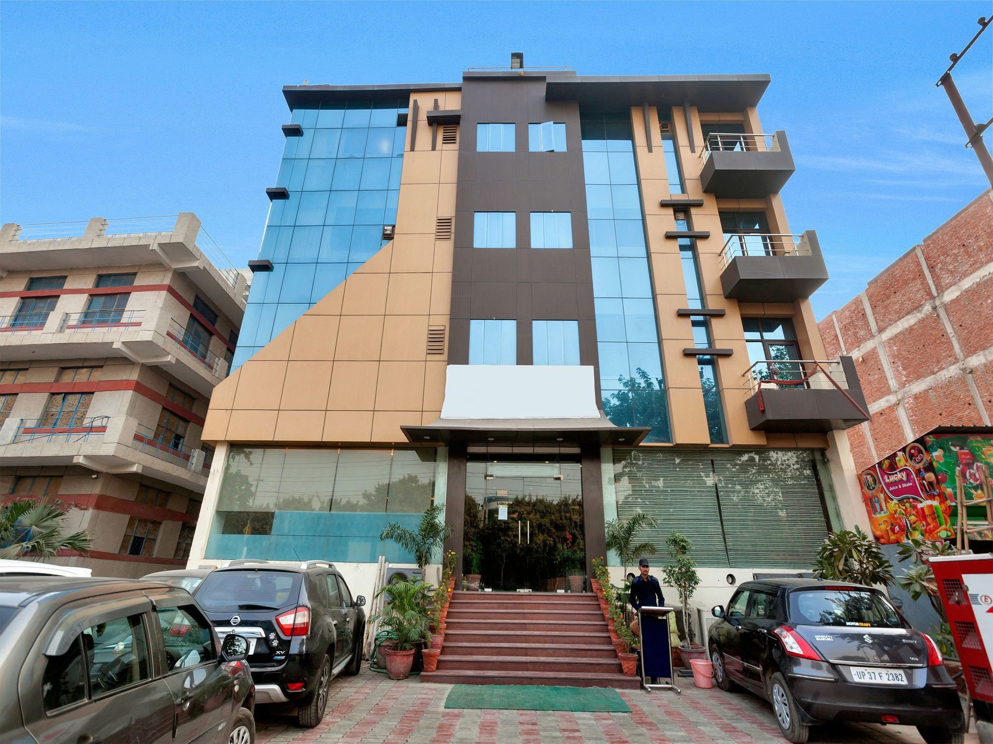 Oyo 9841 The Vivir 1 Hotel Noida Exterior photo